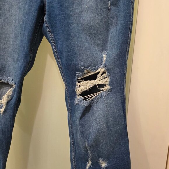 ๐ฆ Old Navy Distressed Skinny Jeans โ Size 14 โ Knee Rips & Cutoff Hems! ๐ฅ - Picture 4 of 10
